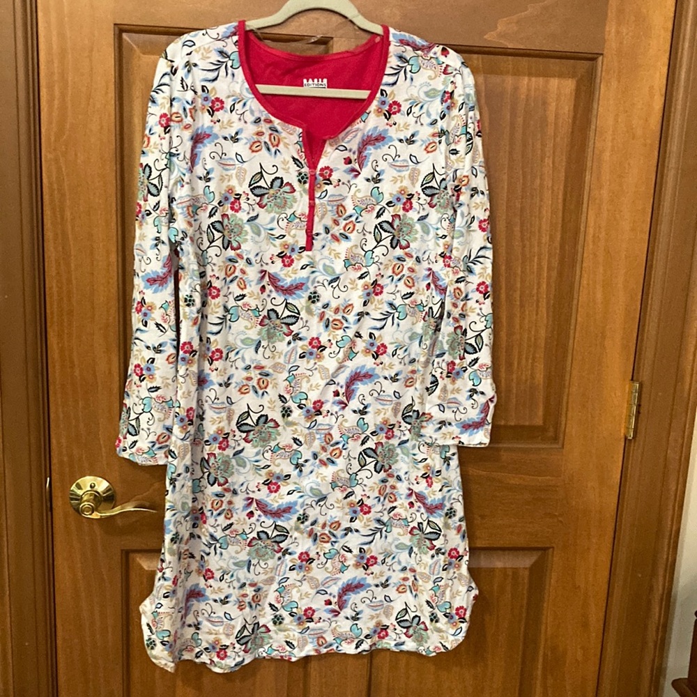 Basic editions Gown Size XL. NWOT